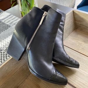 Donald Pliner Volt booties